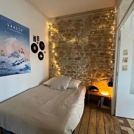 Bright In Ideal For Two People Lyon
