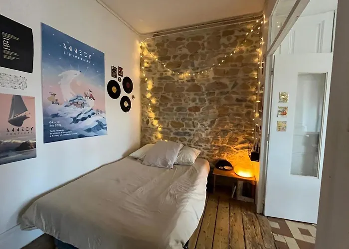 Bright In Ideal For Two People Lyon